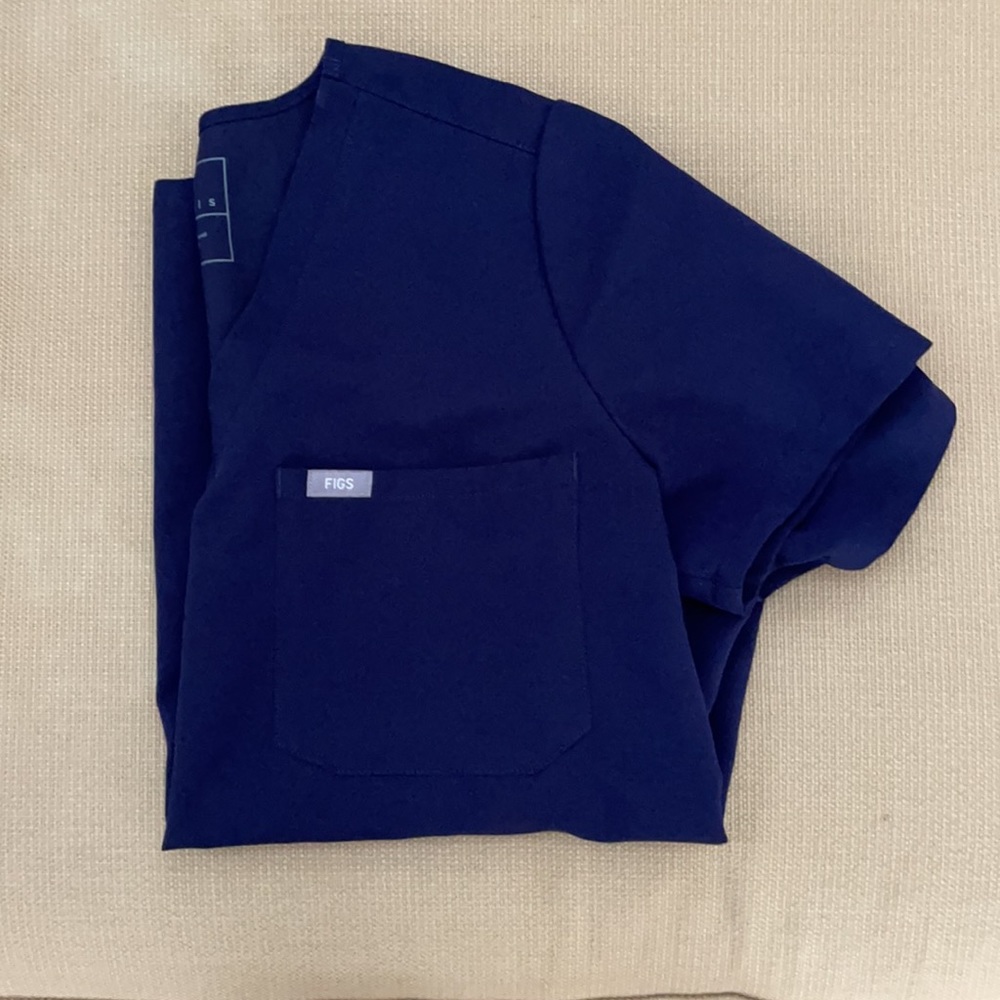 Figs Small Catarina Navy one pocket top